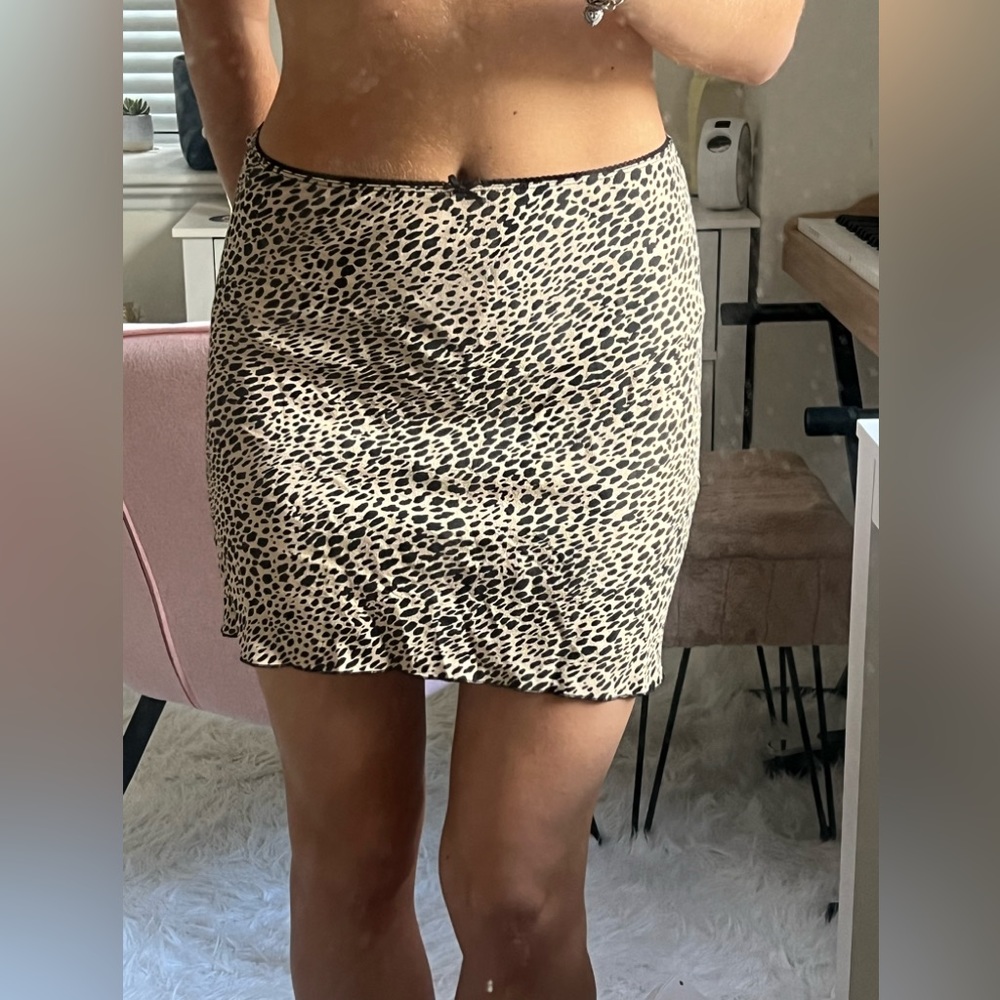 BRANDY MELVILLE CHEETAH SKIRT
